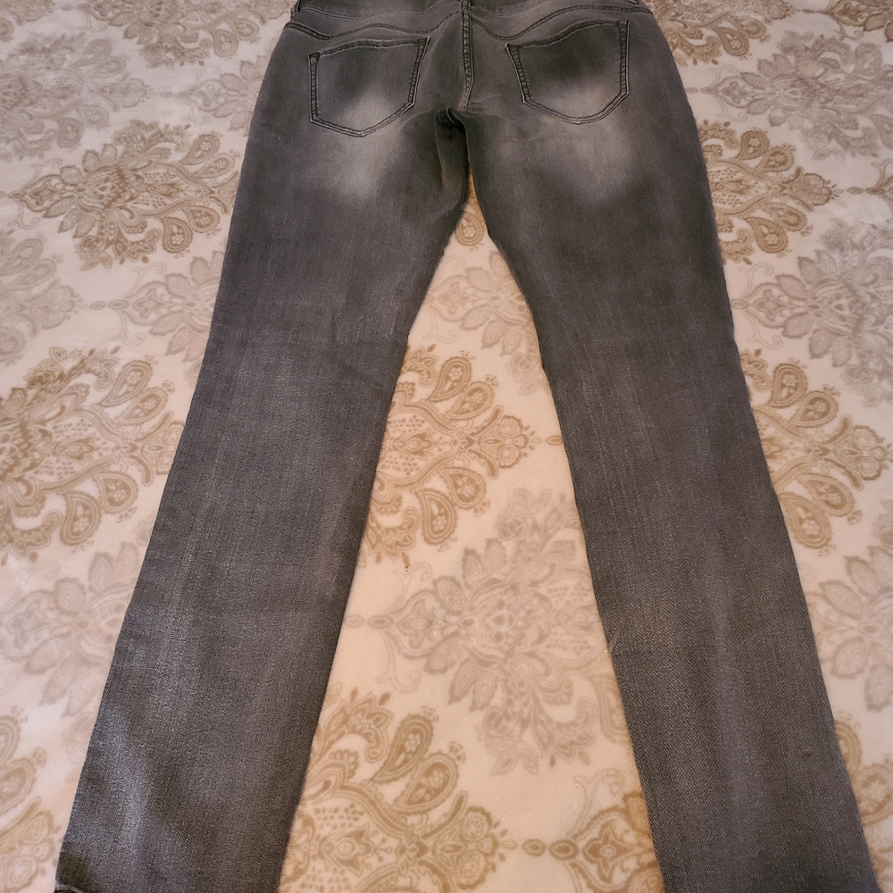 Maurice's gray skinny jean
